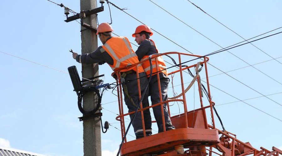 Симферопольский «Город» активизировал работы по ремонту сетей уличного освещения