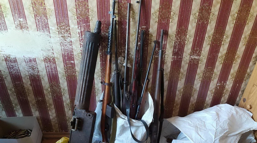 Полицейские изъяли арсенал оружия у жителя поселка Ленино