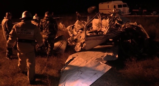 Четыре человека погибли при крушении частного самолета в Крыму - МЧС