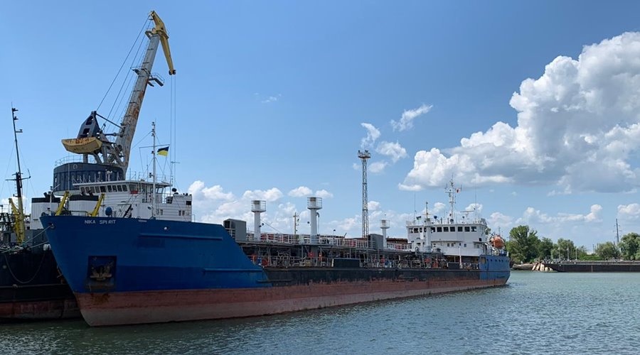 Украинские пограничники следили за перемещением российского танкера Neyma