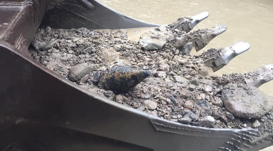 Власти Ялты пытаются выяснить причины скопления обнаруженных боеприпасов в реке Дерекойка
