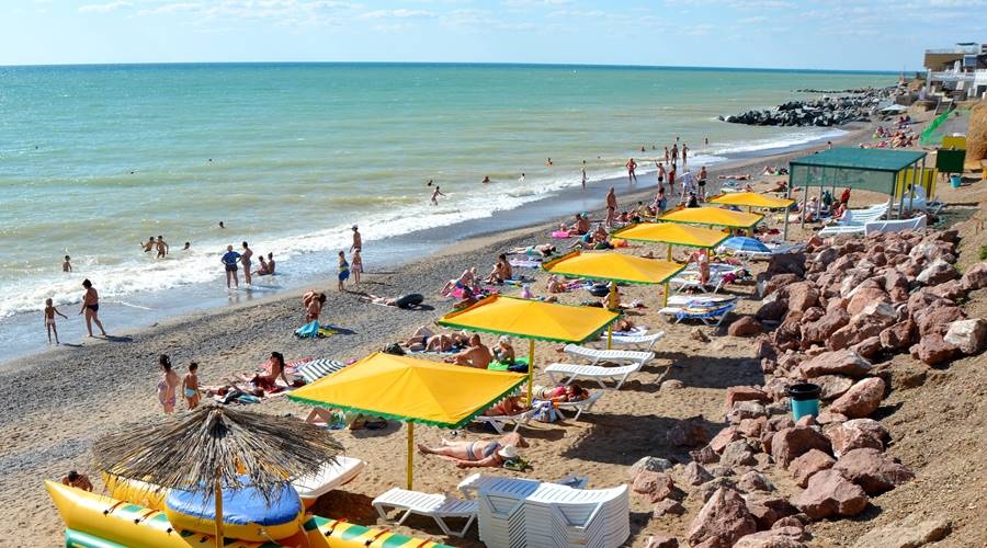 Совмин Крыма запретил занимать платными шезлонгами более 60% территории пляжей