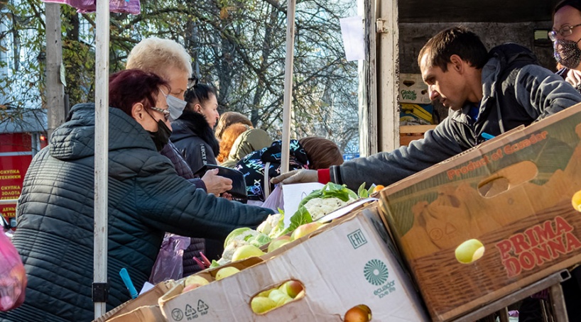 Муниципалитеты лишат права торговать в завышающих цены на соцтовары объектах