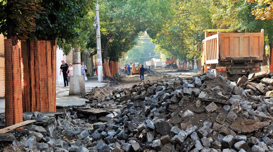 Подрядчик приступил к капитальному ремонту улицы Александра Невского в Симферополе