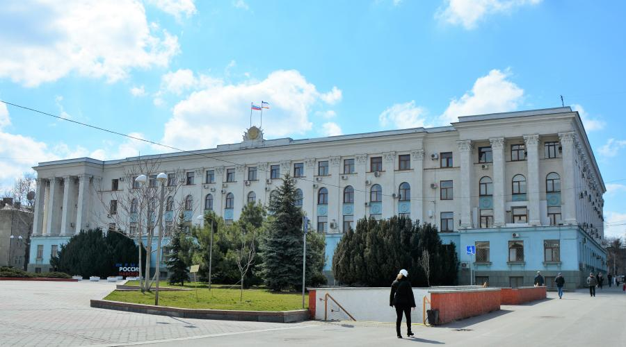 Предприятия сферы услуг возобновят работу в Крыму с мая