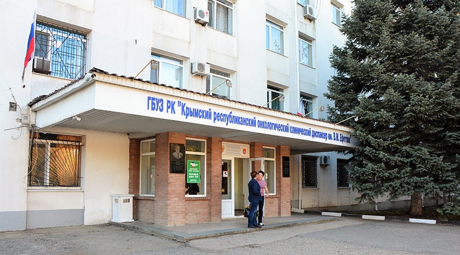 Главный онколог Крыма опроверг информацию о планах по сокращению специалистов в Керчи