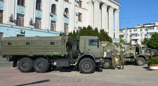 Выставка военной техники открыла праздничные мероприятия в Симферополе (ФОТО)