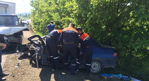 Один человек погиб и ещё три пострадали в результате лобового столкновения автомобилей на трассе Симферополь – Керчь