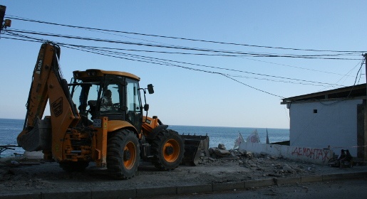 Власти Алушты за неделю демонтировали 10 незаконных объектов в Рыбачьем (ФОТО)