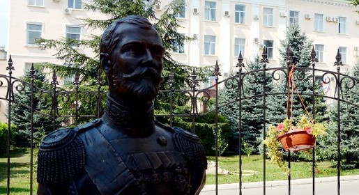 Бюст Николая II появился у входа в прокурорскую часовню в Симферополе (ФОТО)