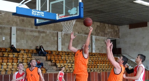 Команды из пяти городов одержали победы в стартовом туре мужского чемпионата Крыма по баскетболу (ФОТО)