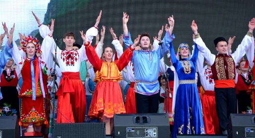 Крымчане отметили День народного единства праздничным шествием и концертами (ФОТО, ВИДЕО)