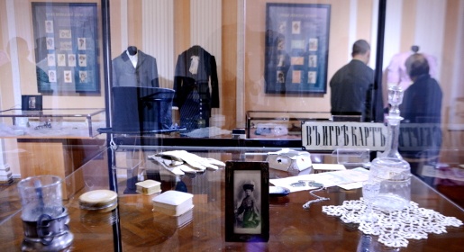 Две сотни экспонатов из фондов Ростовского музея краеведения покажут крымчанам мир женщины Серебряного века (ФОТО)