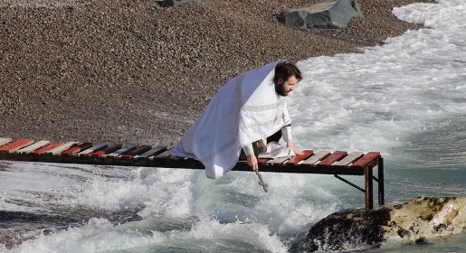 Крестные ходы в честь Крещения прошли в Гурзуфе, Ялте и Алупке (ФОТО)