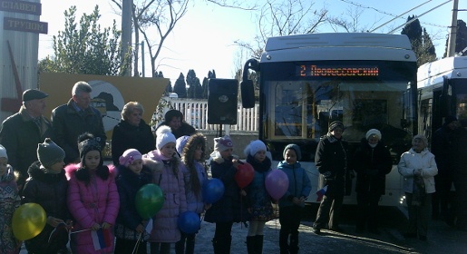 Первыми пассажирами новых алуштинских троллейбусов стали школьники и ветераны (ФОТО)