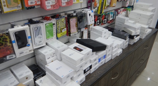 Крымская таможня изъяла у симферопольского предпринимателя более 260 контрабандных мобильных устройств (ФОТО, ВИДЕО)