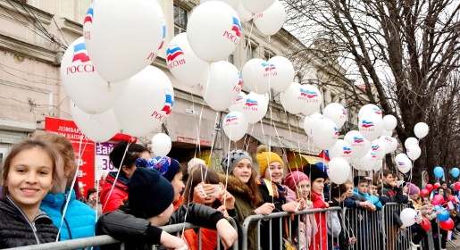Симферополь отметил третью годовщину Крымской весны (ФОТО, ВИДЕО)