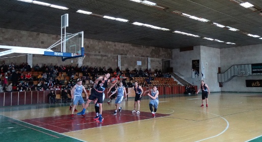 Команда КФУ последней потерпела первое поражение в нынешнем мужском баскетбольном чемпионате Крыма (ФОТО)