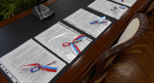 Церемония вручения ключей от квартир детям-сиротам прошла в Симферополе (ФОТО)