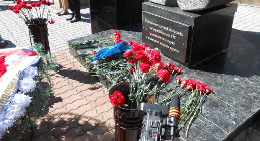 Траурный митинг в память о жертвах Чернобыльской катастрофы прошел в Симферополе (ФОТО)