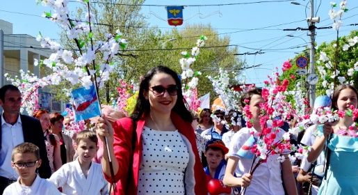 Более 20 тысяч крымчан приняли участие в первомайской демонстрации в Симферополе (ФОТО, ВИДЕО)
