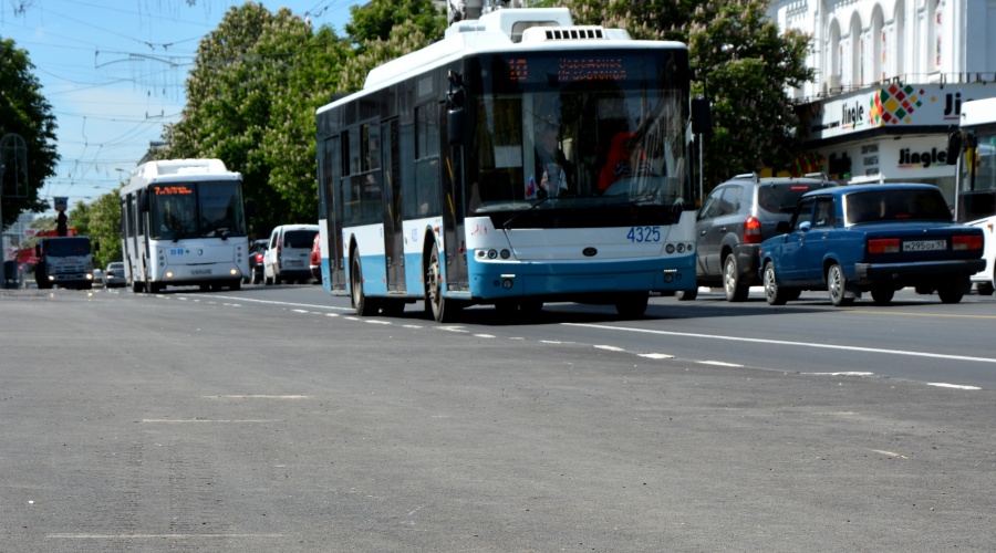 Автобусы перестали помещаться на выделенке в центре Симферополя после ремонта к 9 мая (ФОТО)
