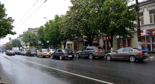 Власти Симферополя только частично восстановили дорожную разметку на центральном проспекте (ФОТО)