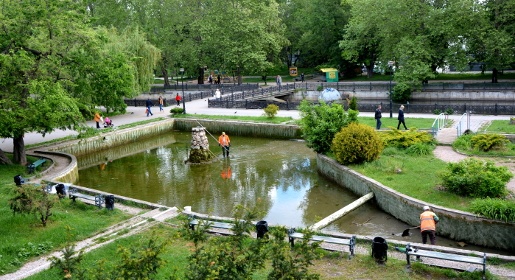 Очистка прудов возле фонтана Савопуло в Симферополе займет три дня (ФОТО, ВИДЕО)