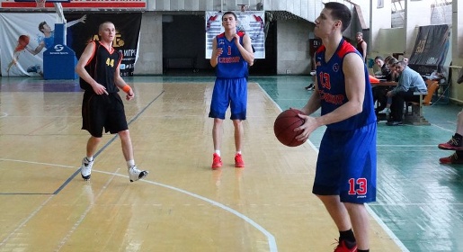 Фавориты мужского баскетбольного чемпионата Крыма выиграли матчи 9-го тура (ФОТО)