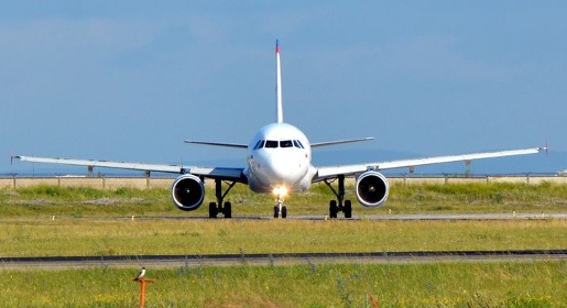 Аэропорт Симферополя впервые пустил на взлетную полосу для эффектных фото (ВИДЕО)