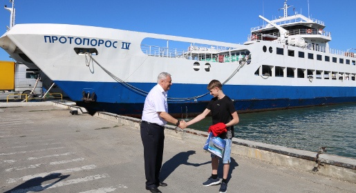 Паромная переправа в Крым перевезла с начала года 2 миллиона пассажиров