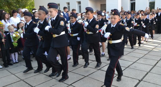 Первый в Крыму полицейский кадетский класс открылся в симферопольской школе