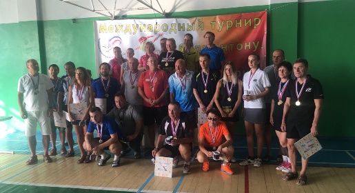 Традиционный турнир по бадминтону в Евпатории назвал призёров