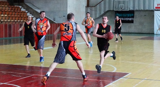 «Легион» и «Скилур» одержали победы в 11 туре мужского баскетбольного чемпионата Крыма и сохранили статус лидеров (ФОТО)