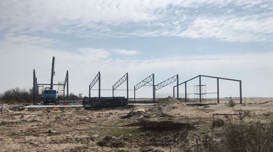 Поклонская пообещала разобраться со строительством креветочной фермы на пляже в Крыму