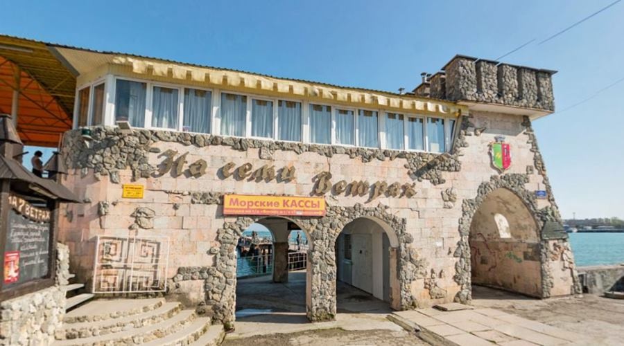 Администрация Евпатории добивается в суде сноса последнего сомнительного кафе на набережной Терешковой