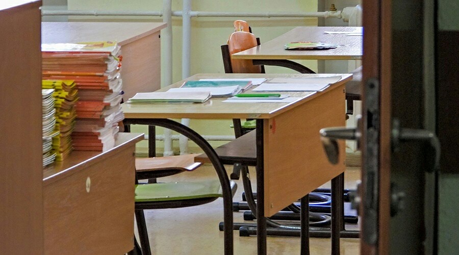 Власти Крыма решили не переводить школы на дистанционку из-за звонков о «минировании»