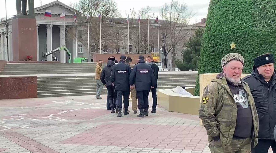Полиция в Симферополе начала проверять собравшихся на несанкционированный митинг