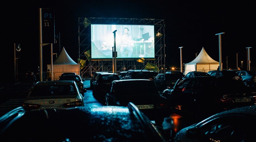 Extreme Крым покажет лучшие короткометражки в формате автокинотеатра на парковке аэропорта Симферополя