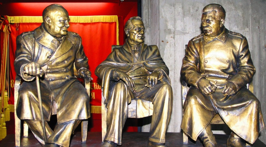 К 70-летию Ялтинской конференции скульптурная композиция, изображающая Сталина, Рузвельта и Черчилля, будет установлена в Ливадии