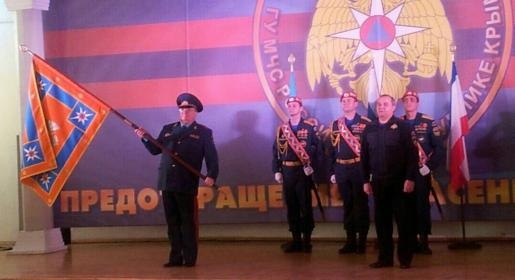 Крымское управление МЧС получило новую технику и знамя