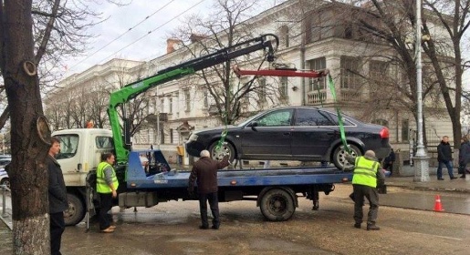 Крымские водители во избежание штрафов смогут после 1 апреля привозить автомобили в МРЭО для перерегистрации на эвакуаторах