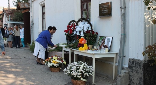 Мемориальная доска появилась на здании подстанции «скорой помощи» в Симферополе в память о погибших год назад медиках