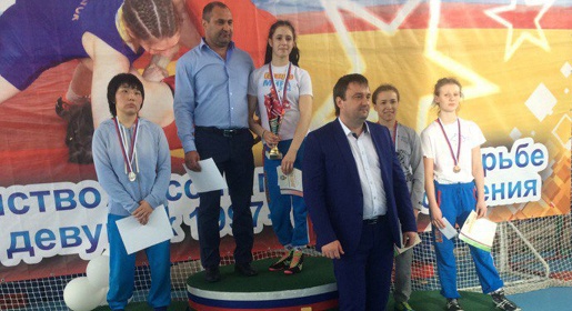 Крымчанка стала призёром первенства России по женской борьбе среди юниорок