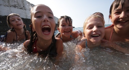 В России этим летом отдохнут в лагерях 8,5 млн детей – Медведев