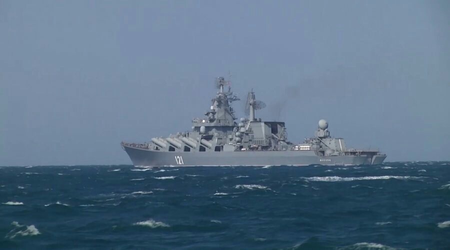 Крейсер и фрегат ЧФ провели в Черном море стрельбы по воздушным целям
