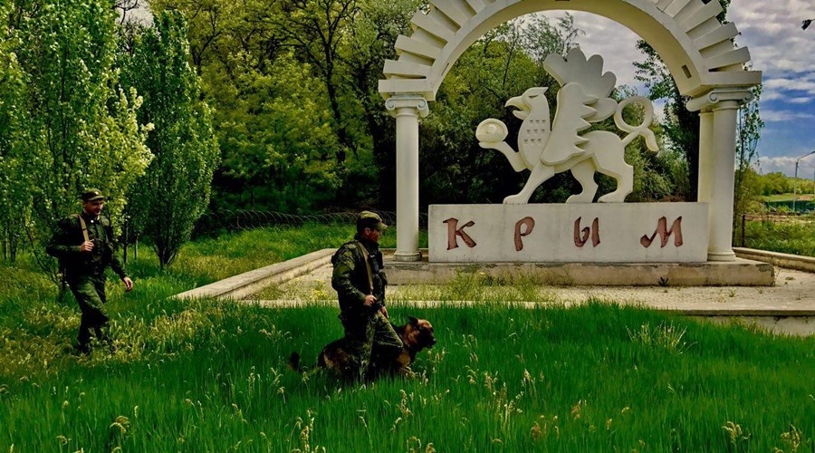Время пересечения границы Украины с Крымом не превышает двух часов – глава региона