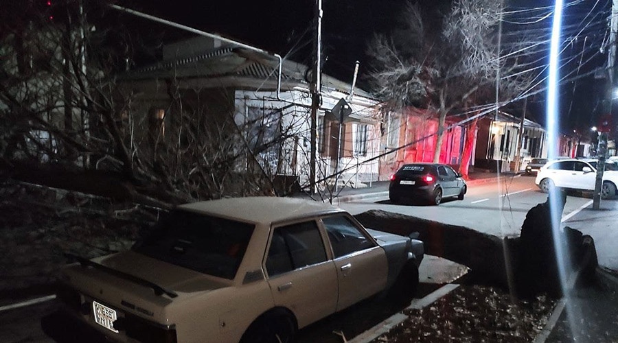 Почти 40 тысяч человек в Крыму остаются без электроснабжения из-за ветра