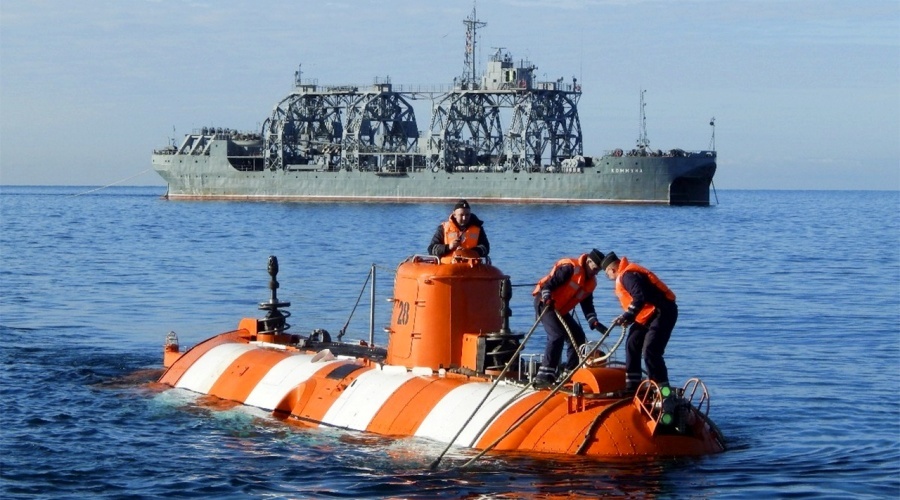 Экипаж старейшего спасательного судна ЧФ провел учение по оказанию помощи подлодке