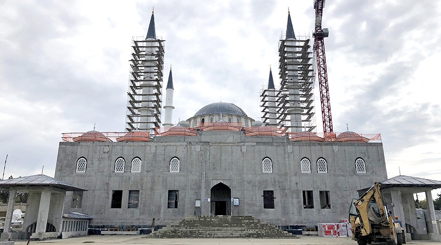 Строители завершили черновую отделку Соборной мечети в Симферополе